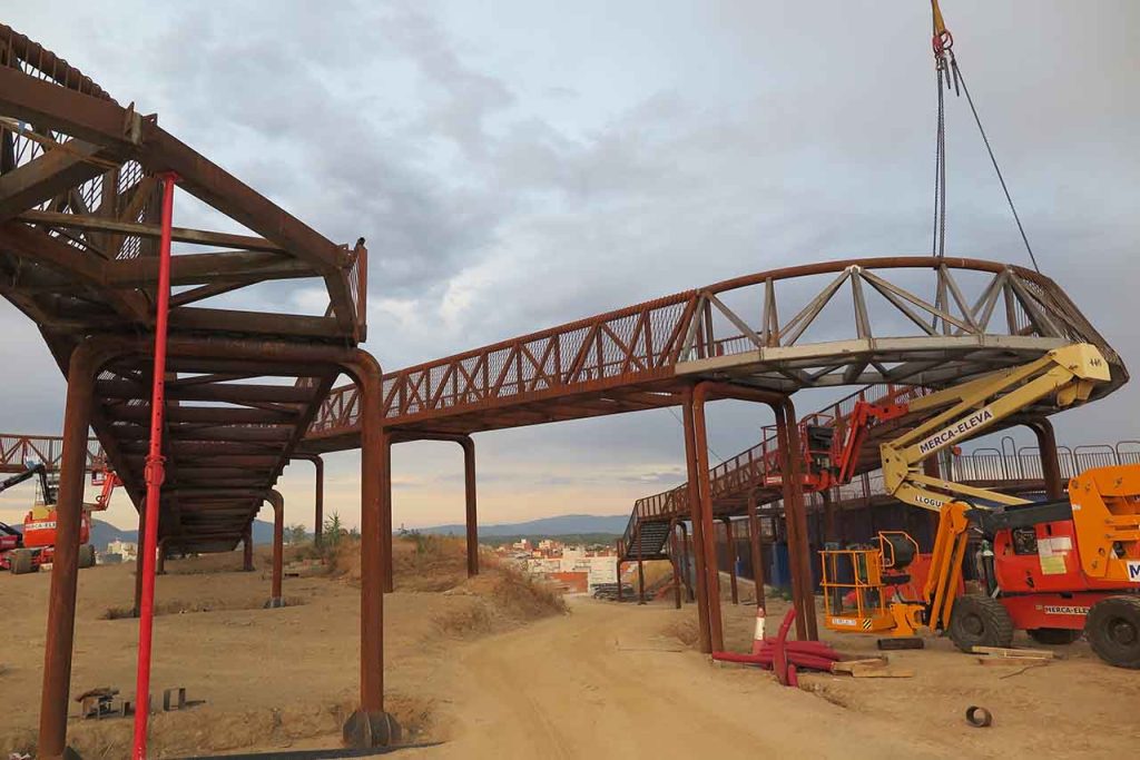 Rusty Steel Footbridge with LINEACOR Products in Sabadell (Barcelona) Spain